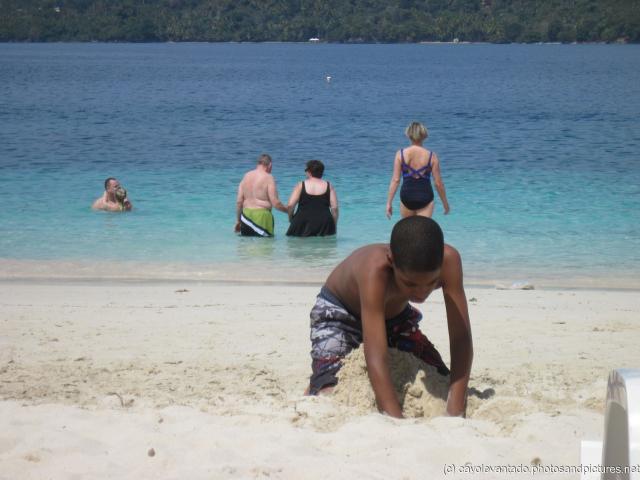 Kid digging a hole at the Cayo Levantado beach.jpg