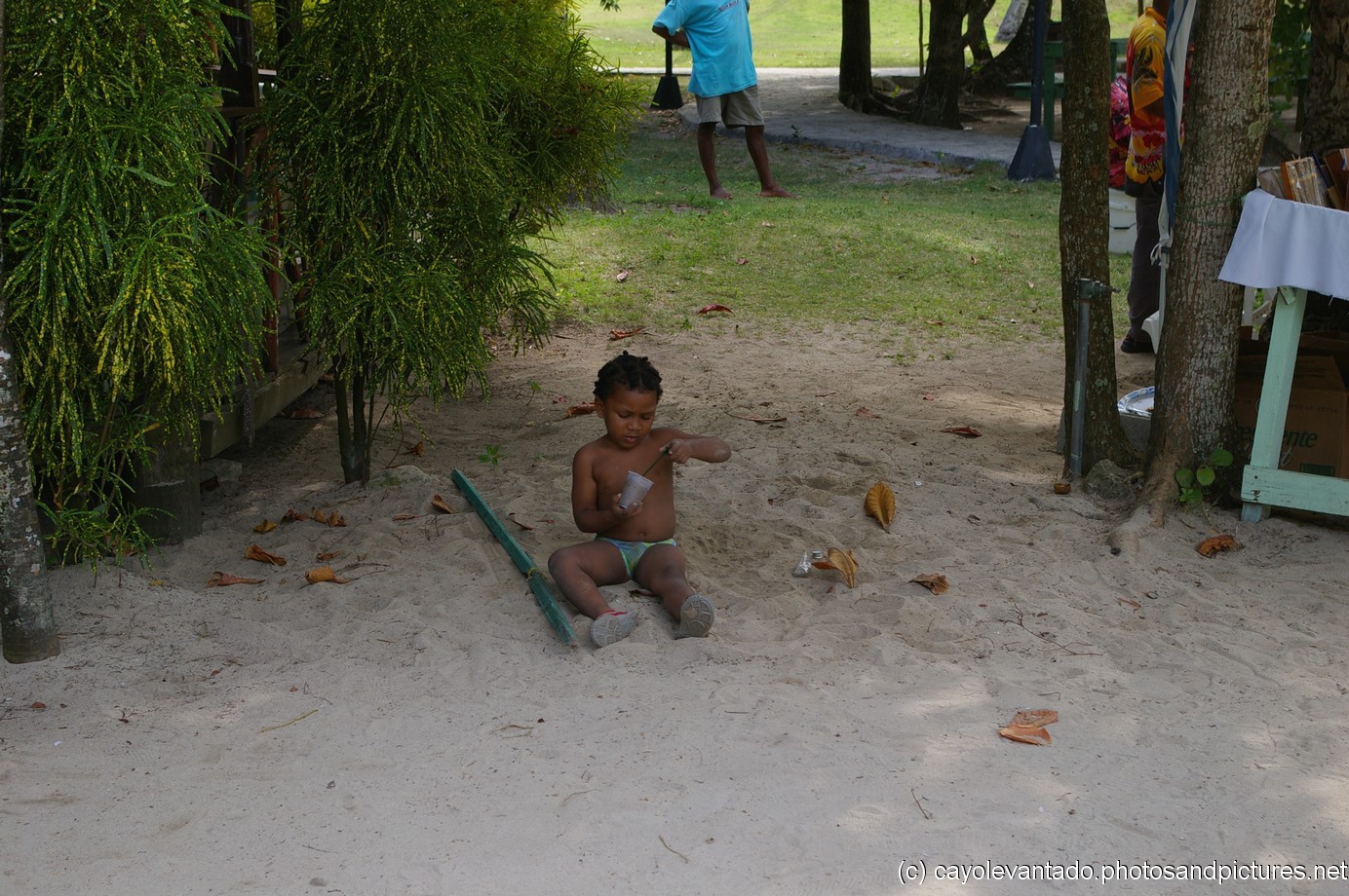 Kid playing with the sand at Cayo Levantado.jpg