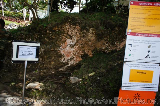 Cayo Levantado warning sign.jpg