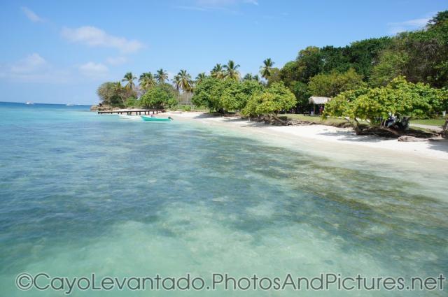Cayo Levantado pier area.jpg