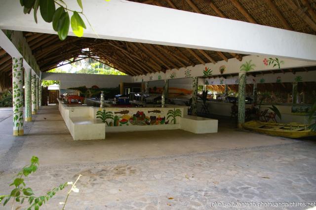Cayo Levantado park buffet area.jpg