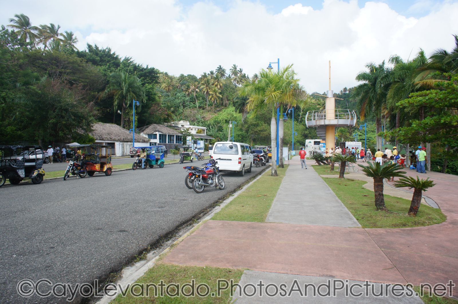 Motorcycles and motorcycle-carriages near Samana cruise pier.jpg