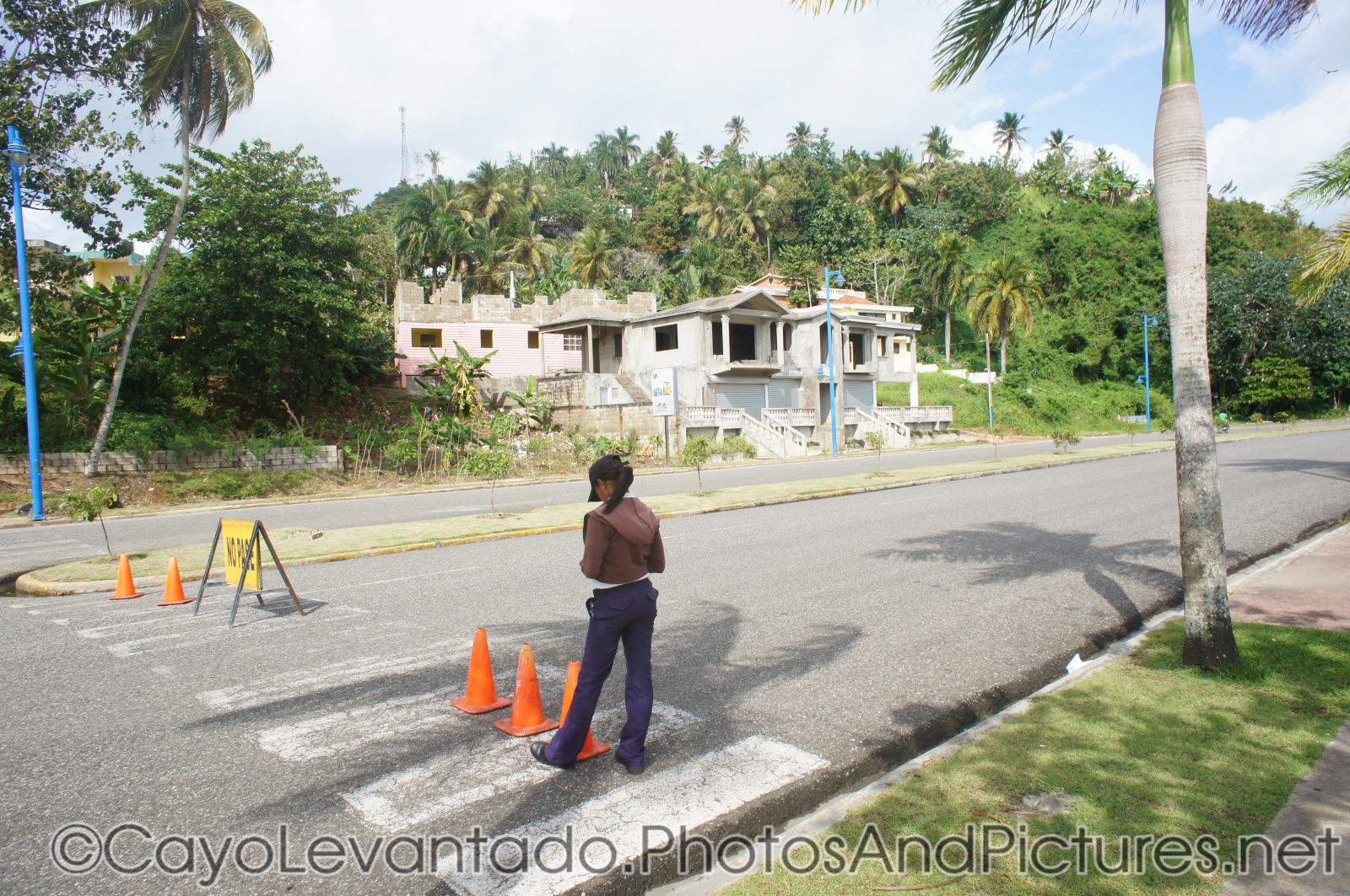 Coastal road scene in Samana.jpg