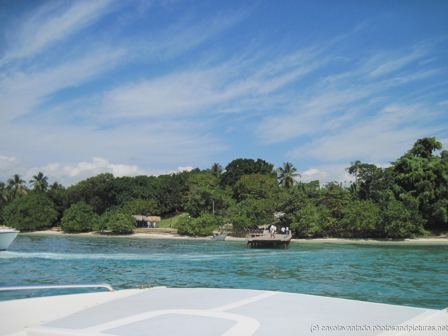 Cayo Levantado tender boat approaching dock.jpg