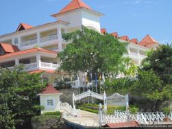 Closer view of Gran Bahia Principe resort at Cayo Levantado in Dominican Republic.jpg